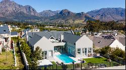 STYLISH ESTATE LIVING-SPECTACULAR VIEWS