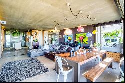 5 BEDROOM HOUSE IN GREEN POINT - PERFECT FOR LUXURY LIVING WITH STUNNING VIEWS.