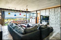 5 BEDROOM HOUSE IN GREEN POINT - PERFECT FOR LUXURY LIVING WITH STUNNING VIEWS.