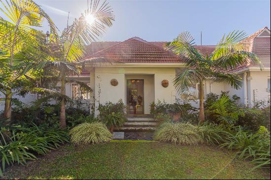 Elegant Mid-Century Family Home in Tranquil Kenilworth Upper