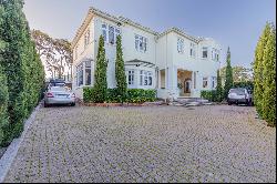 Exquisite North-Facing Villa in Prestigious Wynberg Upper