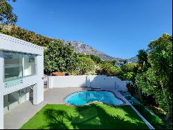 Four Bedroom House in Vredehoek