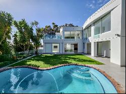 Four Bedroom House in Vredehoek