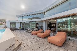 Exquisite Penthouse with Rooftop Pool and Panoramic Views in Cape Town's City Centre