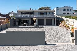 5 Bedroom Coastal Home in De Kelders