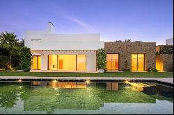 Spectacular villa next to the Casares golf course