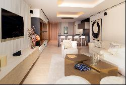 Frontline beach villa sized apartment in New Golden Mile