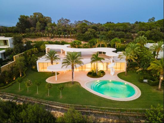 Original curvilinear villa in Finca Cortesin, Casares