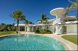 Original curvilinear villa in Finca Cortesin, Casares