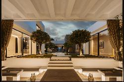 Very modern mansion, built on one level, in Marbella Club Golf