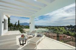 Villa in El Paraíso with incredible views of the sea, golf and nature