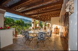 Classic beauty and comfort in a villa in the mountains of La Zagaleta