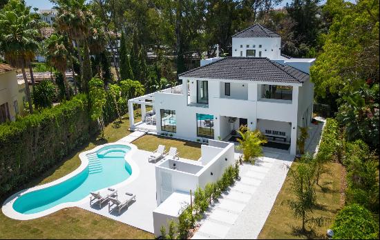 Unique villa in Las Brisas in the Golf Valley