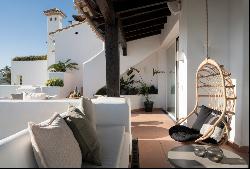 Bright beachfront duplex penthouse in a luxury residential complex in Estepona