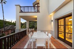 Townhouse on three levels in exquisite community, La Capellanía