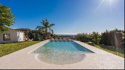 Andalusian-Nordic villa with panoramic views of Estepona Bay