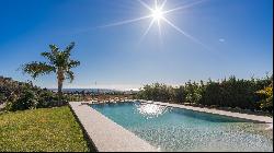 Andalusian-Nordic villa with panoramic views of Estepona Bay