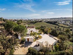 Andalusian-Nordic villa with panoramic views of Estepona Bay