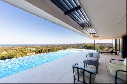 Breathtaking views and modern interior decoration in this villa in Sotogrande