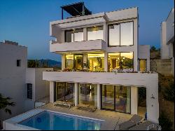 Modern villa with golf course views at La Cala Golf, Mijas