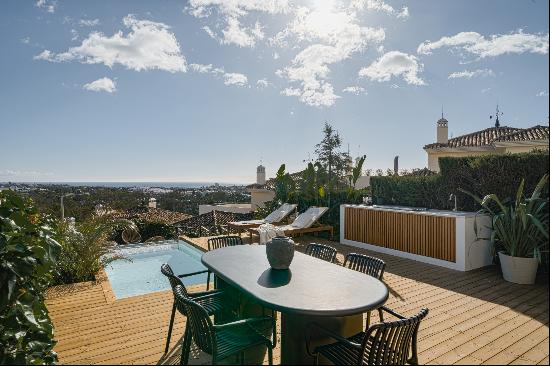 Incredible apartment with private pool and coastal views in Nueva Andalucia