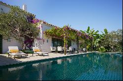 Authentic Andalusian spirit in this villa of magnificent panoramic villas in Finca Cortes