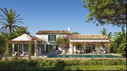 Authentic Andalusian spirit in this villa of magnificent panoramic villas in Finca Cortes