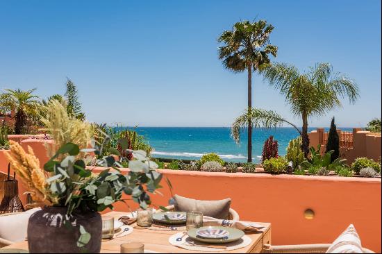 Stunning high end penthouse with spectacular sea views on the beachfront in Marbella East