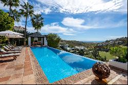 Exquisite contemporary villa in Lomas de la Quinta with stunning panoramic sea views