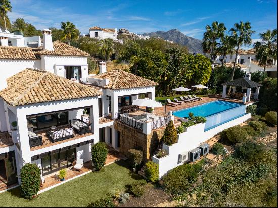 Exquisite contemporary villa in Lomas de la Quinta with stunning panoramic sea views