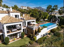 Exquisite contemporary villa in Lomas de la Quinta with stunning panoramic sea views