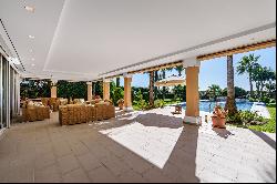 Exclusive opportunity for a large beachfront villa in Estepona, with direct access to the