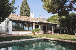 Charming Andalusian-style villa recently renovated, next to El Candado golf course in Mal