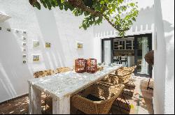 Charming Andalusian-style villa recently renovated, next to El Candado golf course in Mal