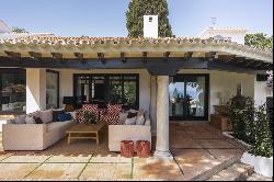 Charming Andalusian-style villa recently renovated, next to El Candado golf course in Mal