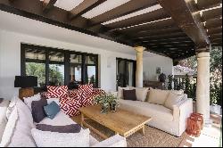 Charming Andalusian-style villa recently renovated, next to El Candado golf course in Mal