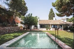 Charming Andalusian-style villa recently renovated, next to El Candado golf course in Mal