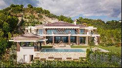 Exclusive luxury villa with panoramic views of the Mediterranean in the prestigious Reser