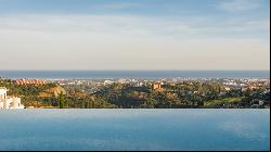 Exclusive luxury villa with panoramic views of the Mediterranean in the prestigious Reser