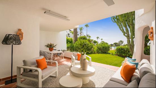 Elegance and spectacular views in the heart of Costalita, New Golden Mile, Estepona