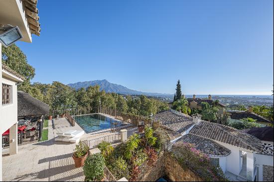 Magnificent large villa with incredible panoramic views located in the prestigious El Her