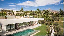 Modern villa with views for golf lovers in Nueva Andalucia