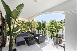 Charming semi-detached residence with beautiful sea views, located in the prestigious Gol