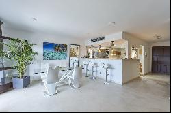 Magnificent large detached villa in the most exclusive area of Marbella, in the Golden Mi