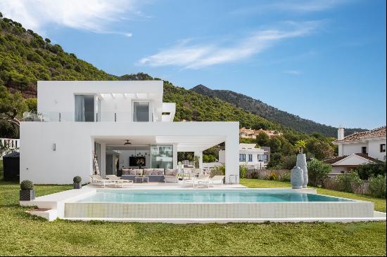 Modern villa with stunning green surroundings and seaviews in Mijas area