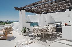 Exclusive penthouse in Nueva Andalucia with panoramic sea and La Concha views