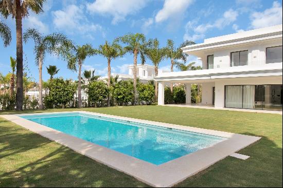 Sophisticated Villa in Las Lomas del Marbella Club, Marbella Golden Mile