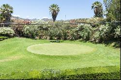 Great investment opportunity: Villa ideal for golfers, with a private putting green and l