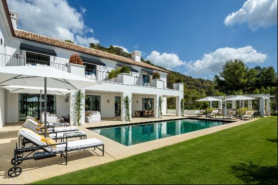 Impressive luxury villa in the heart of Cascada de Camoján, Marbella