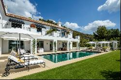 Impressive luxury villa in the heart of Cascada de Camoján, Marbella